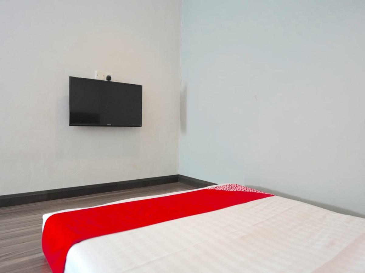 Oyo 43987 Season Inn Bintulu Bagian luar foto