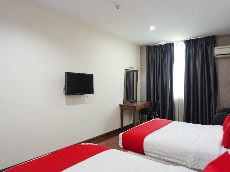 Oyo 43987 Season Inn Bintulu Bagian luar foto
